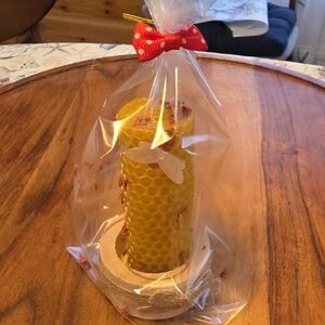 Beeswax Honeycomb Pillar Candle with Decorative Bee - Yellow